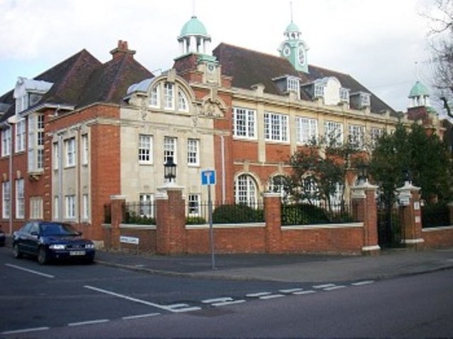  Image of 2 bedroom Flat to rent in Crothall Close London N13 at Corrib Court Fox Lane Palmers Green, N13 4BG