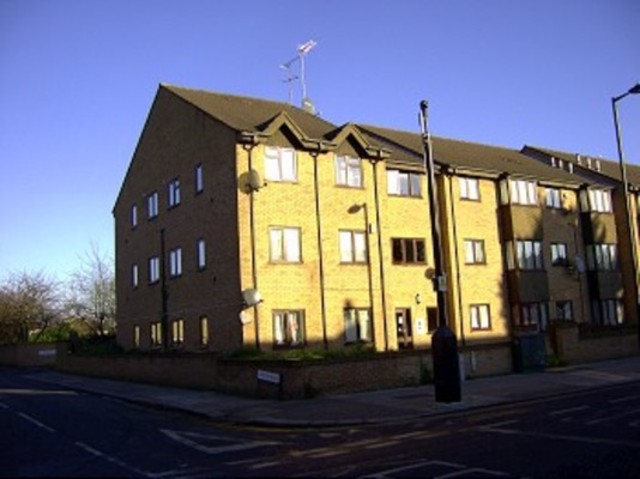  Image of 1 bedroom Flat to rent in Raynton Road Enfield EN3 at Coverdale Court Raynton Road Enfield, EN3 6AR