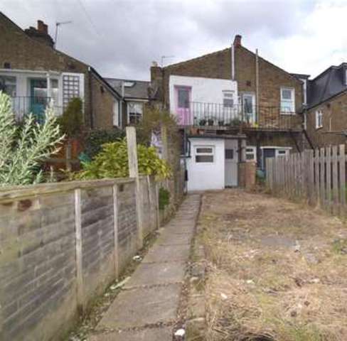 Image of 2 bedroom Apartment to rent in Cowper Road London SW19 at Haydons Road, SW19 1AA