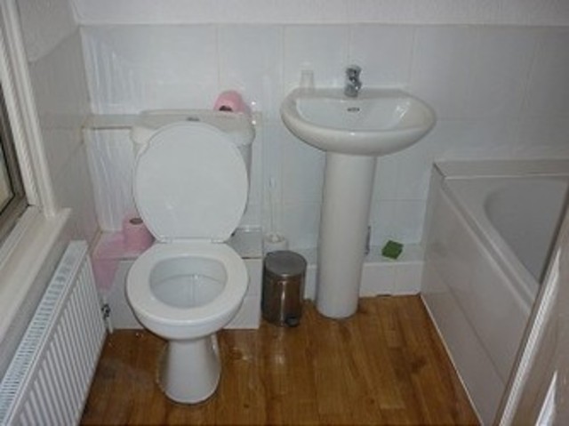  Image of 2 bedroom Flat to rent in Cranbrook Road Ilford IG1 at Cranbrook Road IG1  Ilford, IG1 4UA
