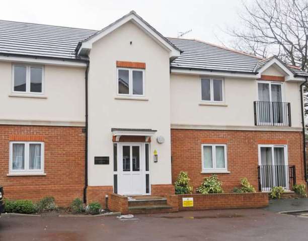  Image of 2 bedroom Apartment to rent in Town Mead Crawley RH11 at Highfield House Town Mead West Green Crawley, RH11 7EH