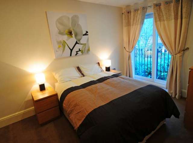  Image of 2 bedroom Apartment to rent in Town Mead Crawley RH11 at Highfield House Town Mead West Green Crawley, RH11 7EH