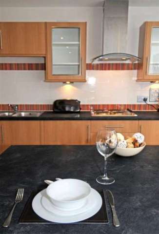  Image of 2 bedroom Apartment to rent in Town Mead Crawley RH11 at Highfield House Town Mead West Green Crawley, RH11 7EH