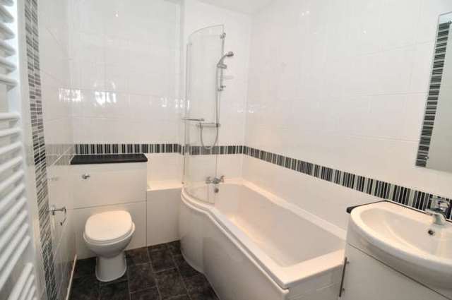  Image of 2 bedroom Apartment to rent in Town Mead Crawley RH11 at Highfield House Town Mead West Green Crawley, RH11 7EH