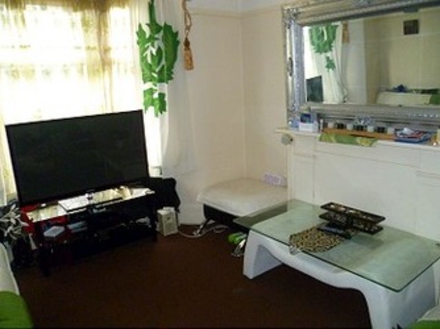  Image of 4 bedroom Detached house to rent in Credon Road London E13 at Credon Road  Upton Park, E13 9BS