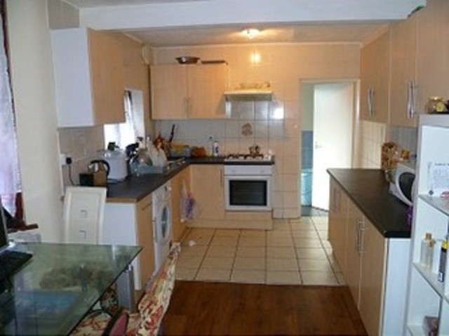  Image of 4 bedroom Detached house to rent in Credon Road London E13 at Credon Road  Upton Park, E13 9BS