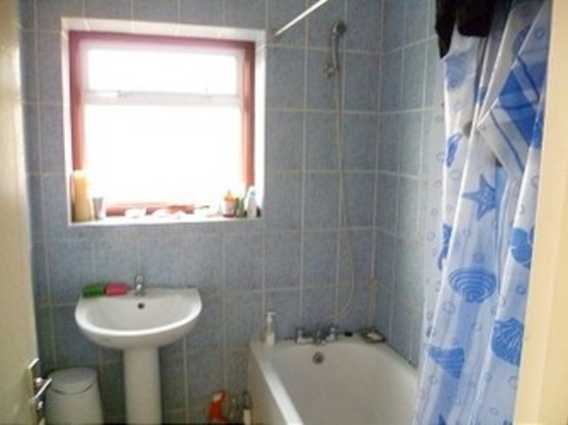  Image of 4 bedroom Detached house to rent in Credon Road London E13 at Credon Road  Upton Park, E13 9BS