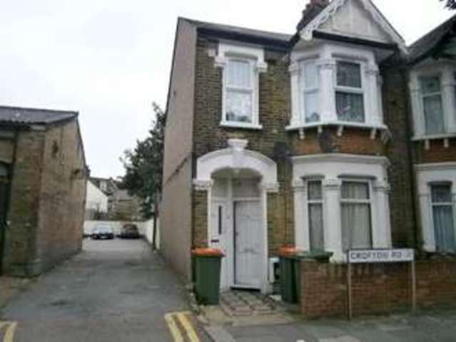  Image of 1 bedroom Flat for sale in Crofton Road London E13 at Crofton Road  Plaistow, E13 8QT