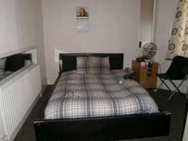  Image of 1 bedroom Flat for sale in Crofton Road London E13 at Crofton Road  Plaistow, E13 8QT