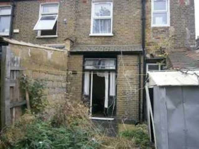 Image of 1 bedroom Flat for sale in Crofton Road London E13 at Crofton Road  Plaistow, E13 8QT