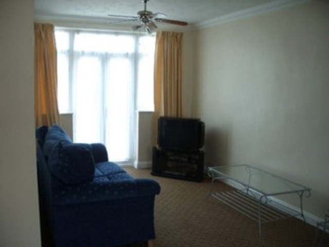  Image of 3 bedroom Detached house to rent in Goodmayes Road Goodmayes Ilford IG3 at Dagenham  Seven Kings, IG3 9UN
