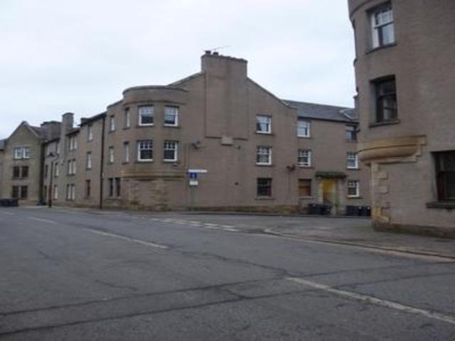  Image of 4 bedroom Flat to rent in Darnley Street Stirling FK8 at Stirling  Stirling, FK8 1BT
