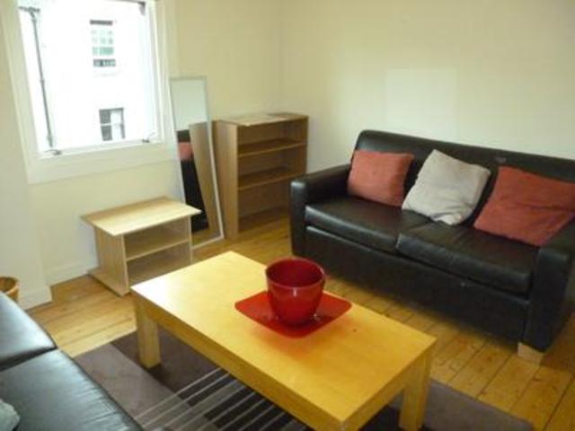  Image of 4 bedroom Flat to rent in Darnley Street Stirling FK8 at Stirling  Stirling, FK8 1BT