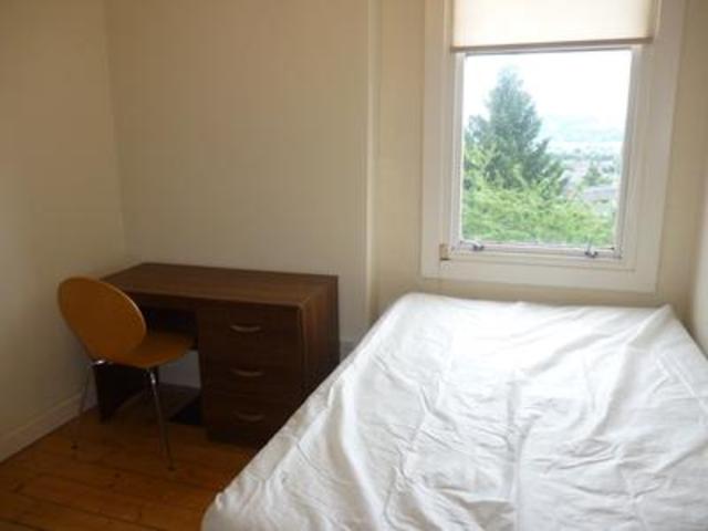  Image of 4 bedroom Flat to rent in Darnley Street Stirling FK8 at Stirling  Stirling, FK8 1BT