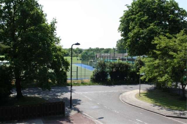  Image of Apartment to rent in Daryngton Drive Greenford UB6 at Daryngton Drive Perivale Greenford, UB6 8BH