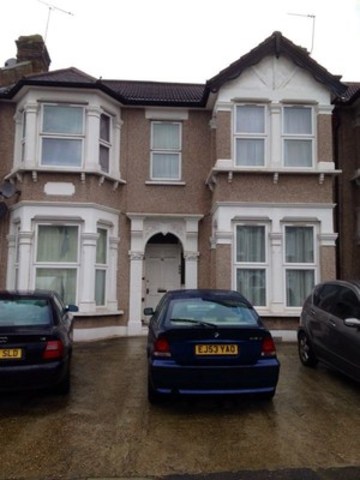  Image of 1 bedroom Terraced house to rent in De Vere Gardens Cranbrook Ilford IG1 at DE VERE GARDENS  ILFORD, IG1 3ED