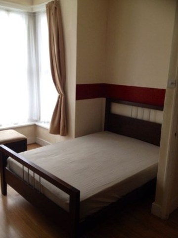  Image of 1 bedroom Terraced house to rent in De Vere Gardens Cranbrook Ilford IG1 at DE VERE GARDENS  ILFORD, IG1 3ED