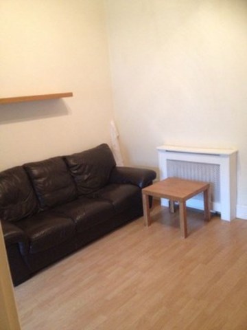  Image of 1 bedroom Terraced house to rent in De Vere Gardens Cranbrook Ilford IG1 at DE VERE GARDENS  ILFORD, IG1 3ED