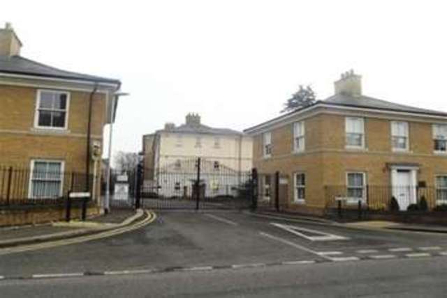  Image of 2 bedroom Mews to rent in St. Helens Mews Brentwood CM14 at Brentwood, CM14 4SJ