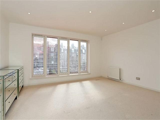  Image of 3 bedroom Flat to rent in Dempsey Court Queens Lane North Aberdeen AB15 at West End Aberdeen Aberdeen, AB15 4DY