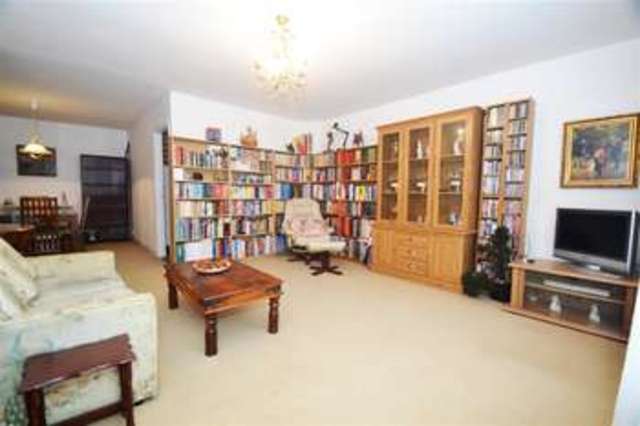  Image of 2 bedroom Apartment to rent in Worple Road London SW19 at Wimbledon, SW19 4HB
