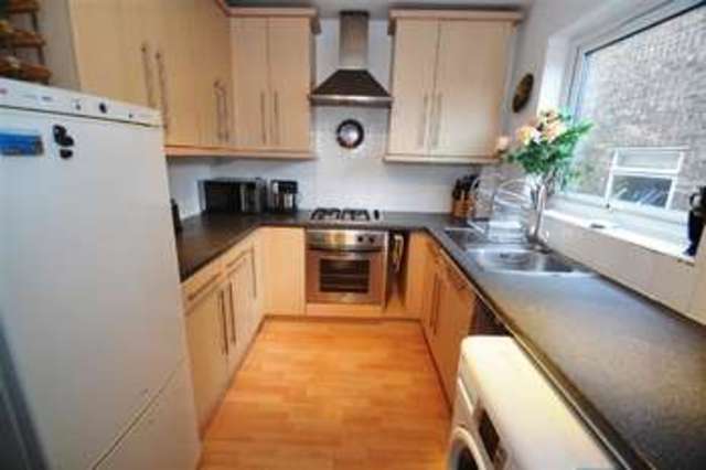  Image of 2 bedroom Apartment to rent in Worple Road London SW19 at Wimbledon, SW19 4HB