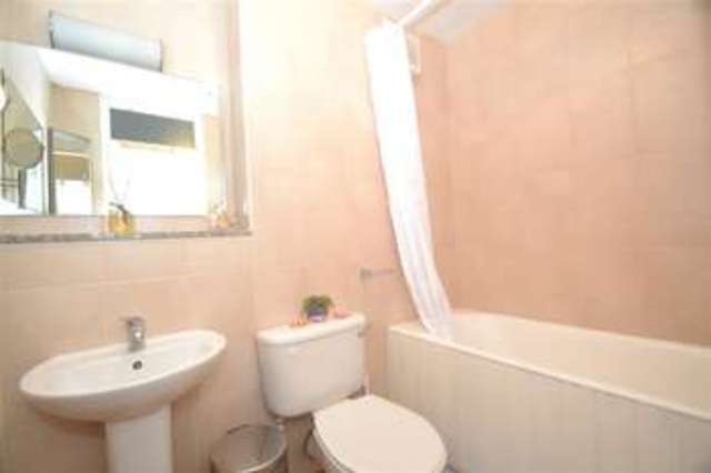  Image of 2 bedroom Apartment to rent in Worple Road London SW19 at Wimbledon, SW19 4HB