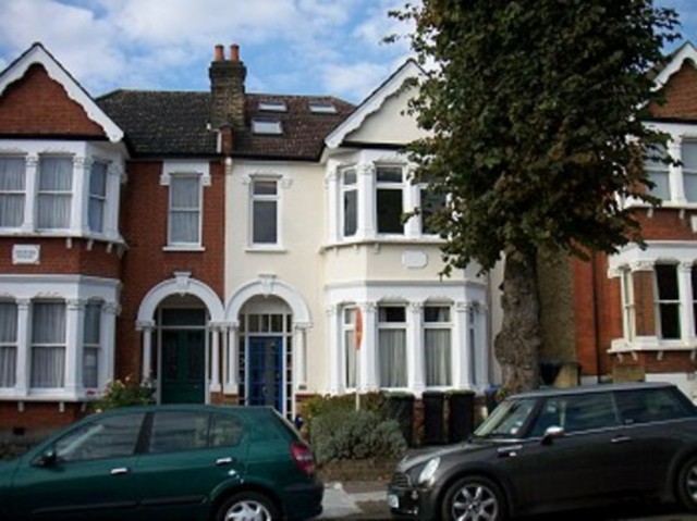 Image of 3 bedroom Flat to rent in Derwent Road London N13 at Derwent Road  Palmers Green, N13 4QA