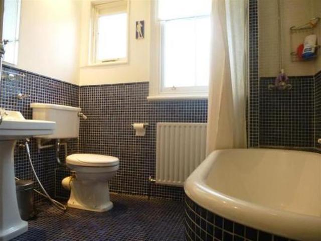  Image of 4 bedroom Detached house to rent in Derwent Road London N13 at Derwent Road  Palmers Green, N13 4PU