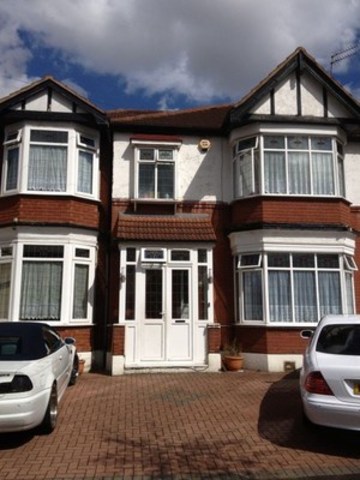  Image of 5 bedroom Terraced house to rent in Devonport Gardens Cranbrook Ilford IG1 at DEVONPORT GARDENS  ILFORD, IG1 3QQ