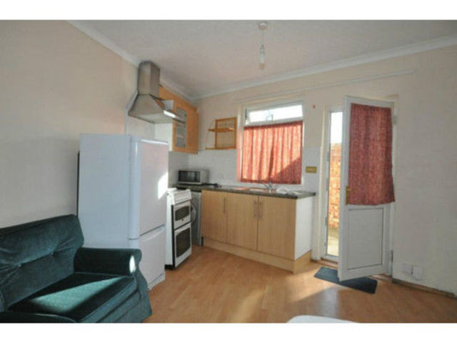  Image of 1 bedroom Studio flat to rent in Donald Drive Chadwell Heath Romford RM6 at Donald drive  Romford, RM6 5EB