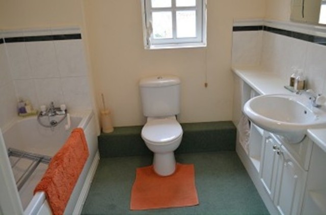  Image of 3 bedroom Detached house to rent in Donovan Place London N21 at Donovan Place  Winchmore Hill, N21 1RZ