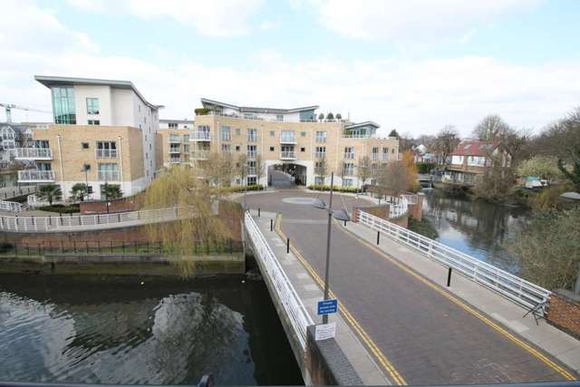  Image of 2 bedroom Apartment for sale in High Street Brentford TW8 at Dorey House  Brentford, TW8 8LD