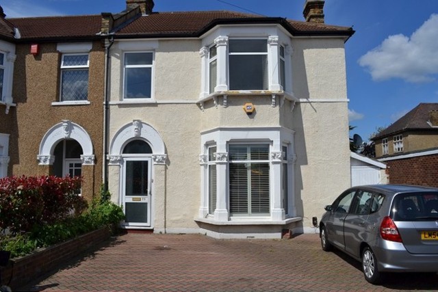  Image of 4 bedroom End of Terrace to rent in Douglas Road Goodmayes Ilford IG3 at Douglas Road  Goodmayes, IG3 8UZ