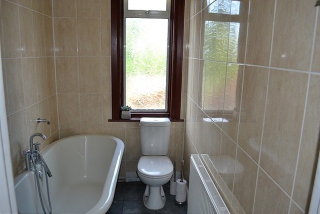  Image of 4 bedroom End of Terrace to rent in Douglas Road Goodmayes Ilford IG3 at Douglas Road  Goodmayes, IG3 8UZ