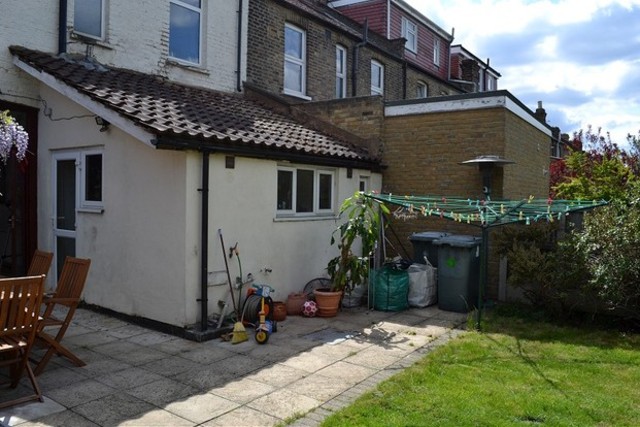  Image of 4 bedroom End of Terrace to rent in Douglas Road Goodmayes Ilford IG3 at Douglas Road  Goodmayes, IG3 8UZ