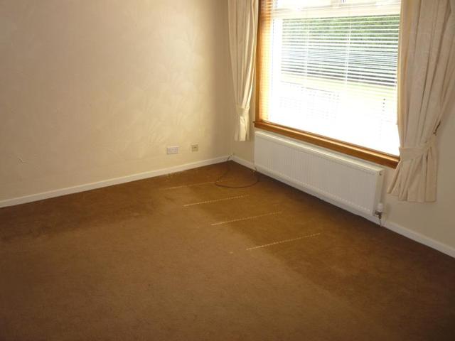  Image of 2 bedroom Flat to rent in Droverhall Avenue Crossgates Cowdenbeath KY4 at Cowdenbeath Fife Fife, KY4 8BP