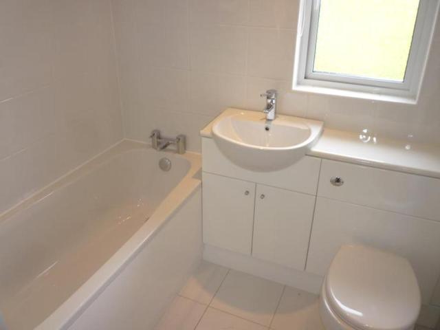  Image of 2 bedroom Flat to rent in Droverhall Avenue Crossgates Cowdenbeath KY4 at Cowdenbeath Fife Fife, KY4 8BP