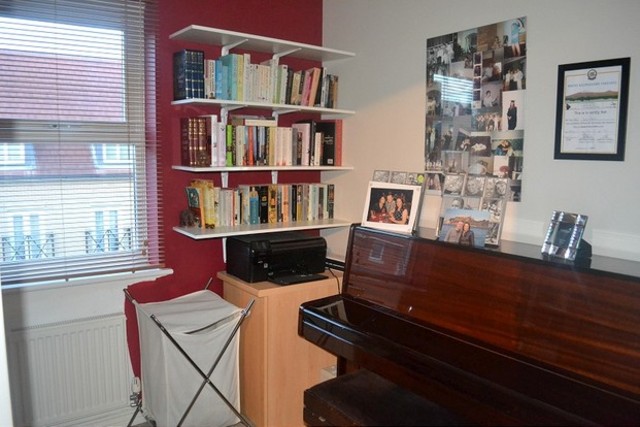  Image of 2 bedroom Flat to rent in Glandford Way Chadwell Heath Romford RM6 at Dunwich Court Gladford Way Chadwell heath, RM6 4UP