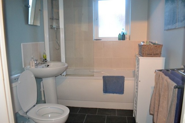  Image of 2 bedroom Flat to rent in Glandford Way Chadwell Heath Romford RM6 at Dunwich Court Gladford Way Chadwell heath, RM6 4UP