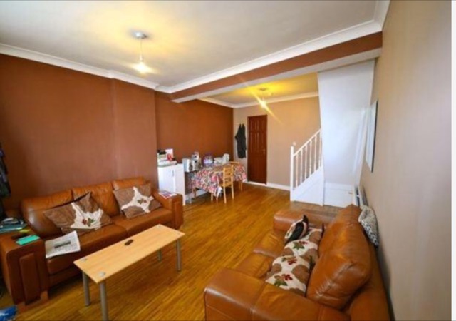 Image of 4 bedroom Detached house to rent in Durants Road Enfield EN3 at Durants Road  Enfield, EN3 7AN