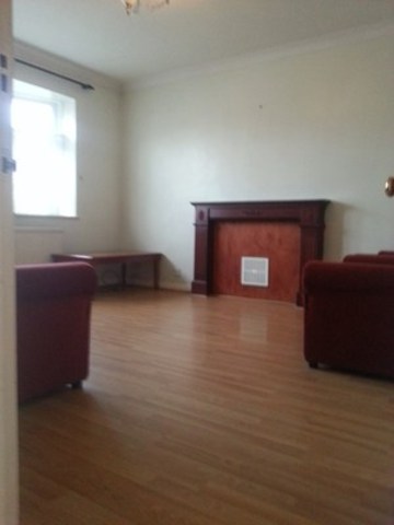  Image of 2 bedroom Ground Flat to rent in Eastern Avenue Ilford IG2 at EASTERN AVENUE NEWBURY PARK ILFORD, IG2 7SE
