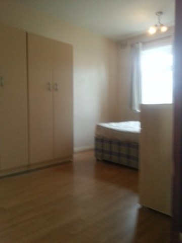  Image of 2 bedroom Ground Flat to rent in Eastern Avenue Ilford IG2 at EASTERN AVENUE NEWBURY PARK ILFORD, IG2 7SE