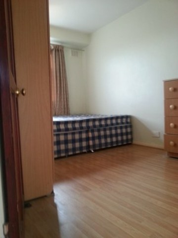  Image of 2 bedroom Ground Flat to rent in Eastern Avenue Ilford IG2 at EASTERN AVENUE NEWBURY PARK ILFORD, IG2 7SE