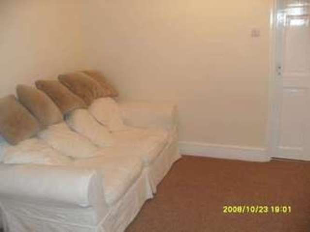  Image of 2 bedroom Flat to rent in Eastern Avenue Ilford IG2 at Eastern Avenue  Redbridge, IG2 6PQ