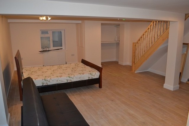  Image of Studio flat to rent in Eccleston Crescent Chadwell Heath Romford RM6 at Eccleston crescent  Chadwell Heath, RM6 4QX