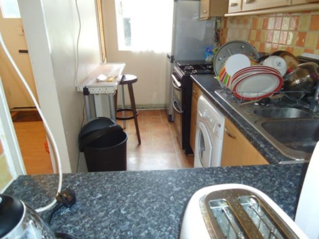  Image of 3 bedroom Maisonette to rent in Eden Grove London N7 at Eden Grove  Holloway, N7 8EH