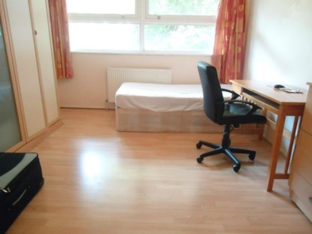  Image of 3 bedroom Maisonette to rent in Eden Grove London N7 at Eden Grove  Holloway, N7 8EH