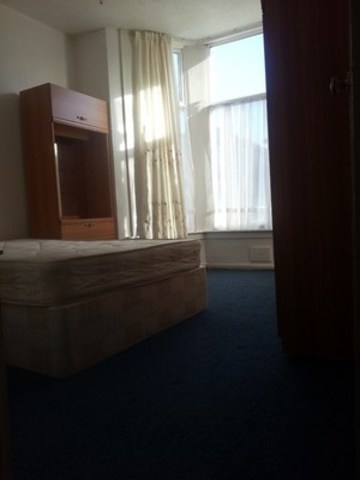  Image of 1 bedroom Terraced house to rent in Elgin Road Seven Kings Ilford IG3 at elgin road seven kings ilford, IG3 8LN
