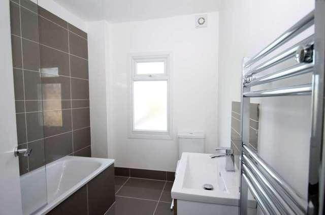  Image of 1 bedroom Flat to rent in Elm Road New Malden KT3 at Elm Road  New Malden, KT3 3HN
